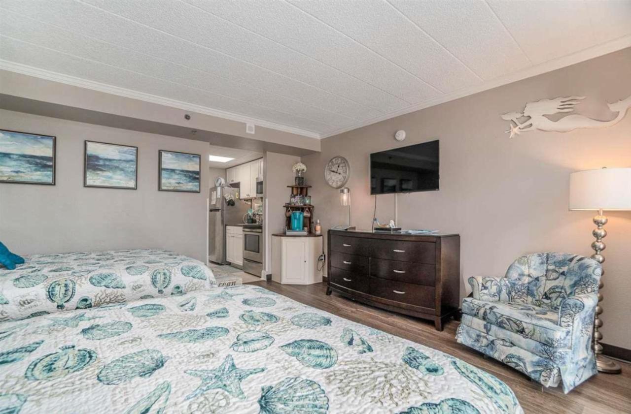 Apartment Ocean View With Beachy Decor And Accents Caravelle 206 Sleeps 6 Guests