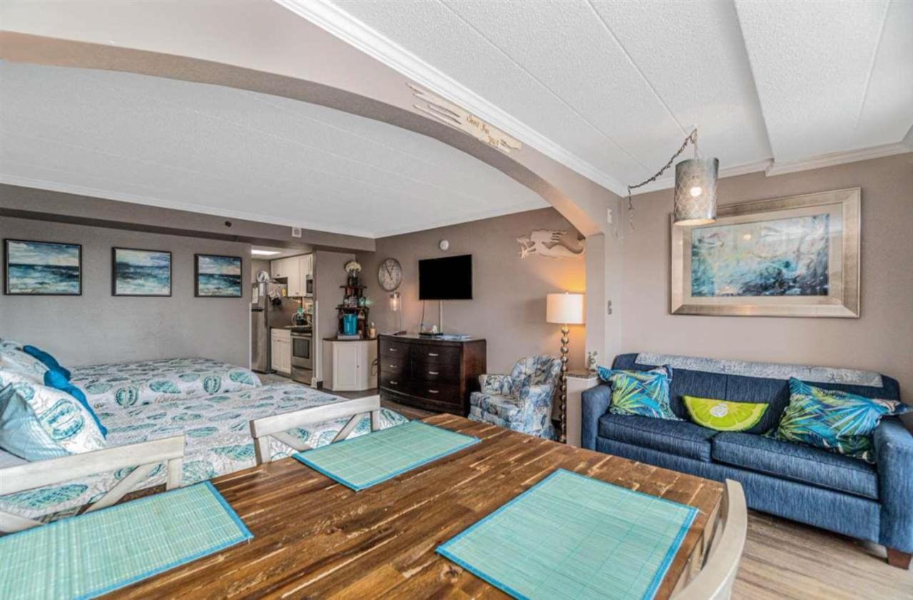 Apartment Ocean View With Beachy Decor And Accents Caravelle 206 Sleeps 6 Guests *