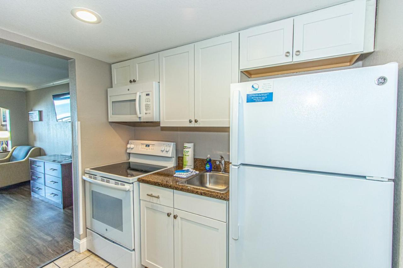 Ocean View King With Modern Decor And Accents - Caravelle 605 Sleeps 4 Guests Holiday home