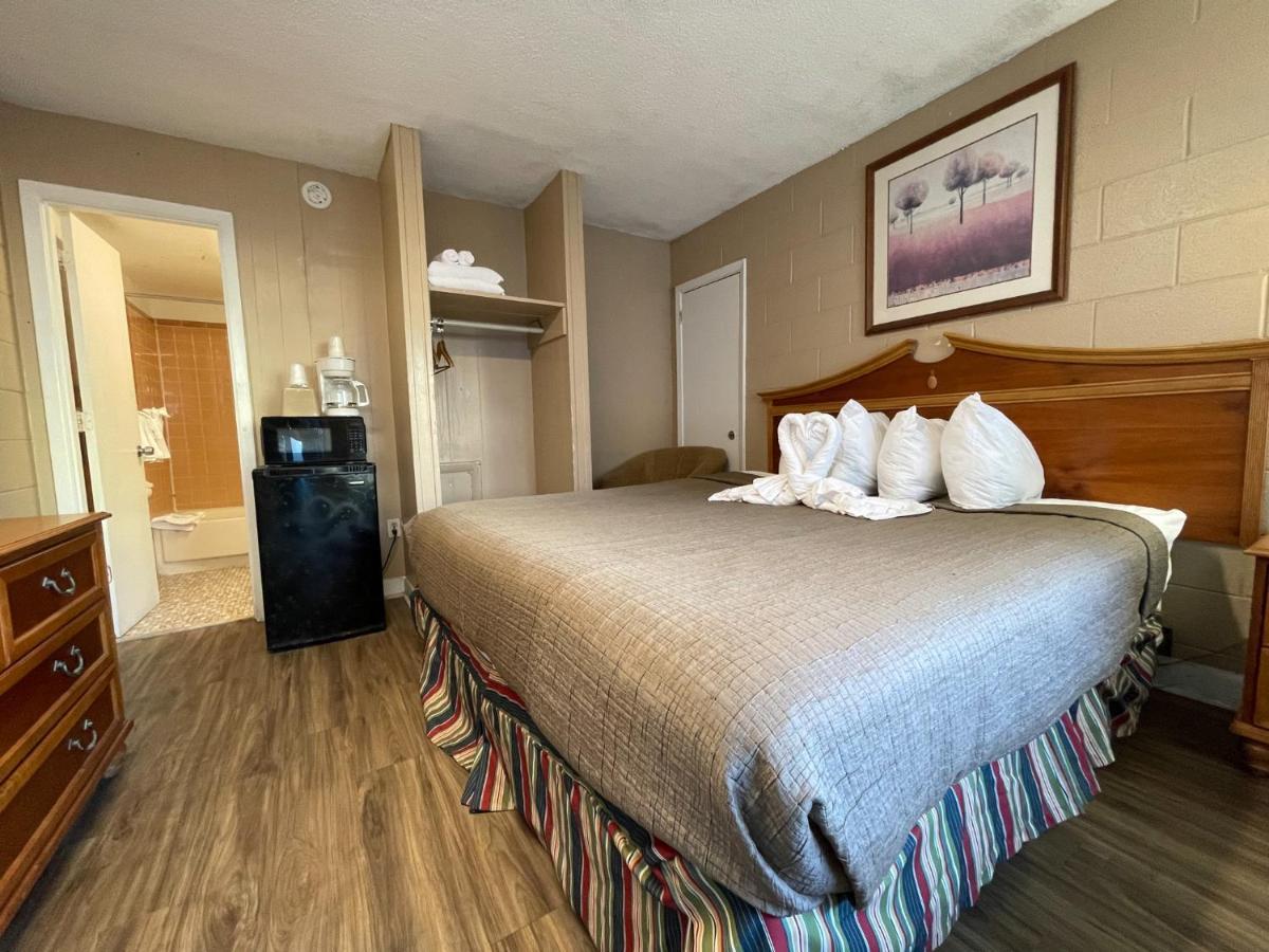 Polynesian Oceanfront Motel 2*