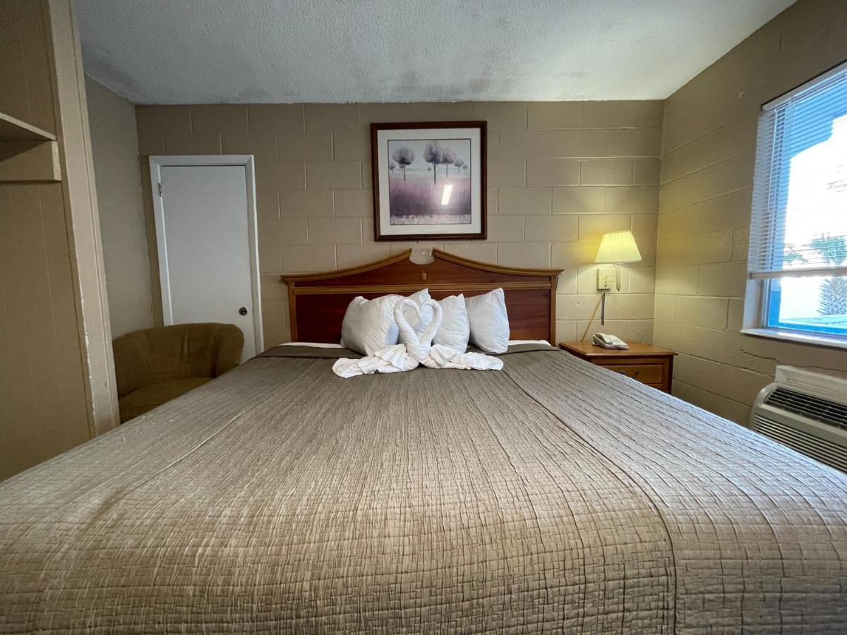 Polynesian Oceanfront Motel 2*