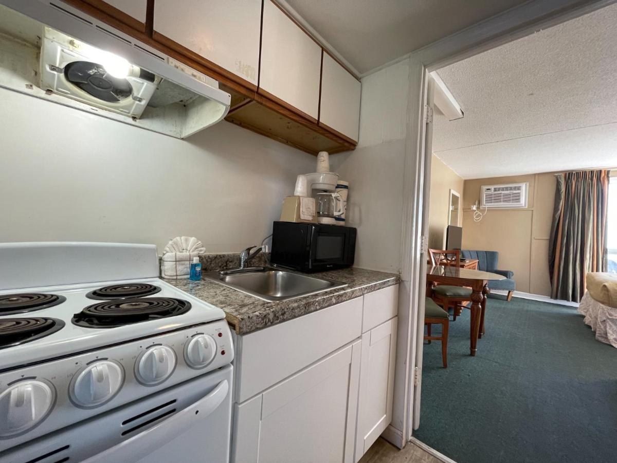 Polynesian Oceanfront Motel 2*