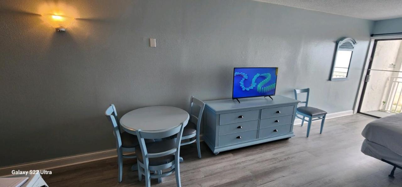 Apartment Oceanfront Efficiency T205 *