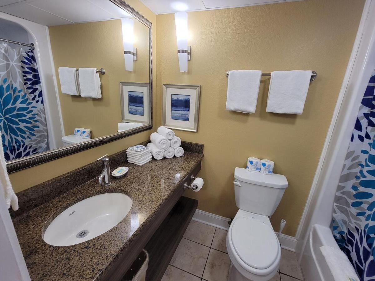 Ocean View King With Modern Decor And Accents - Caravelle 605 Sleeps 4 Guests Holiday home *