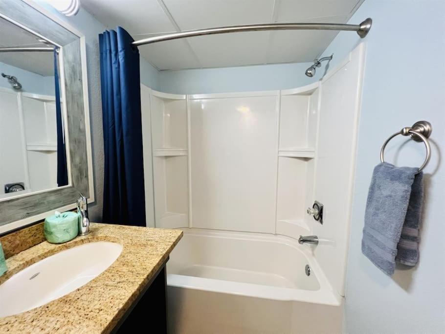 Apartment *oceanfront Sunny Fun*queen Beds *great Pools, Hot Tubs+*m44 Myrtle Beach