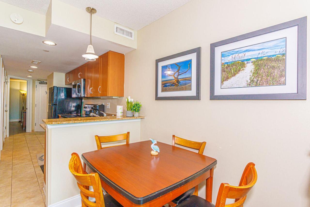Direct Oceanfront Condo-sandy 1610- Sleeps 6! Holiday home *