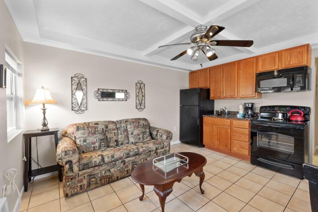Apartment Comfy 1Br By The Beach With Pool & Parking