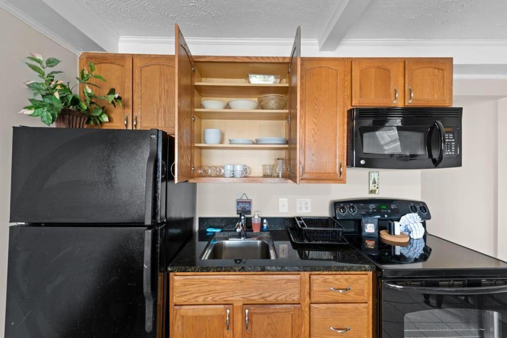 Comfy 1Br By The Beach With Pool & Parking