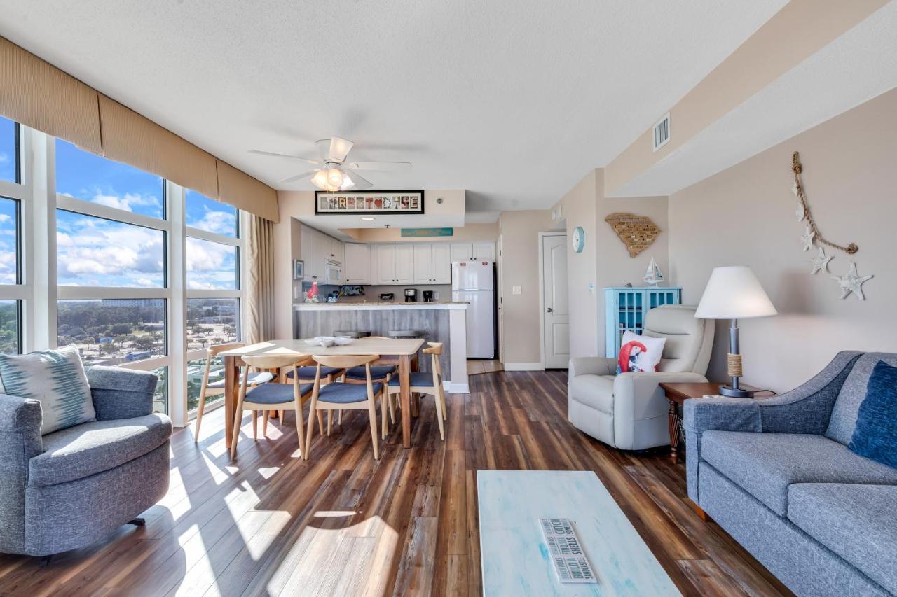 Carolinian Corner Gem Views! Apartment