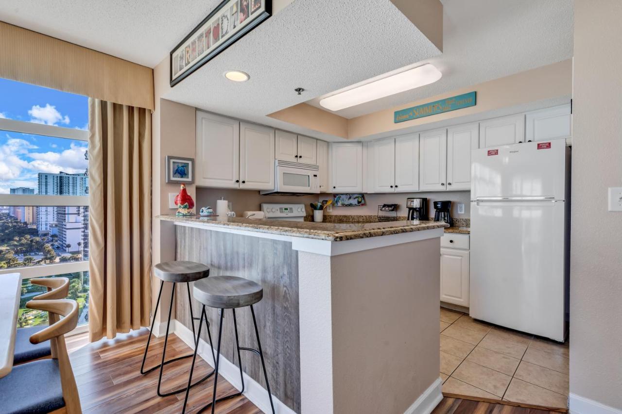 Apartment Carolinian Corner Gem Views! *