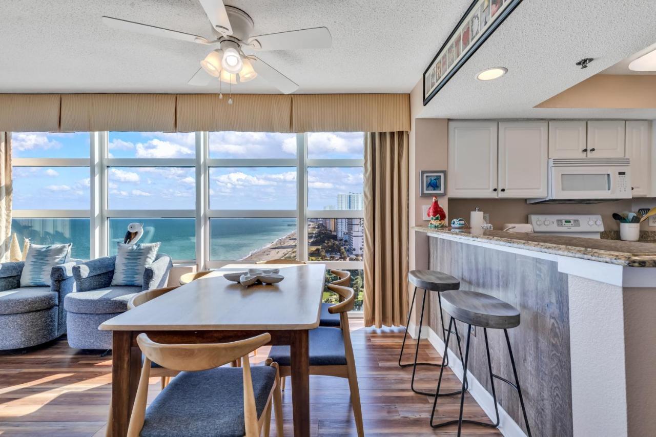 Apartment Carolinian Corner Gem Views! *