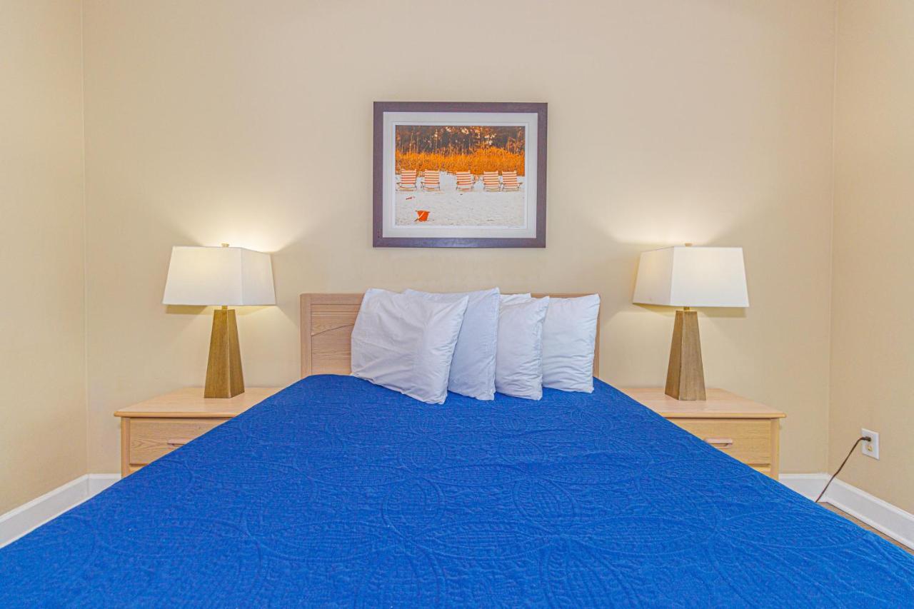 Ground Floor 2 Bed 2 Bath Riverwalk At Arrowhead Country Club Unit 104 Holiday home *