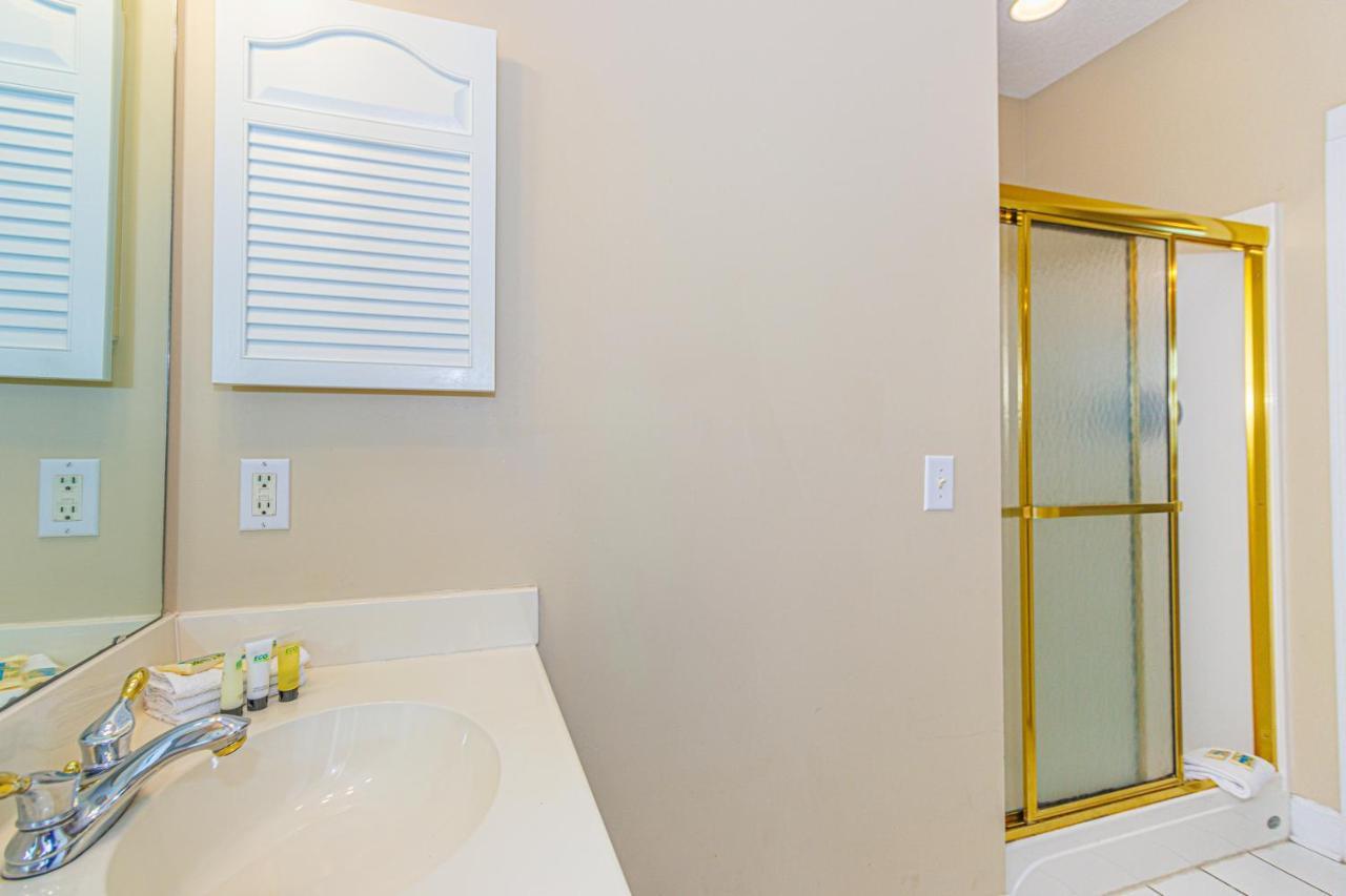 Ground Floor 2 Bed 2 Bath Riverwalk At Arrowhead Country Club Unit 104 Holiday home