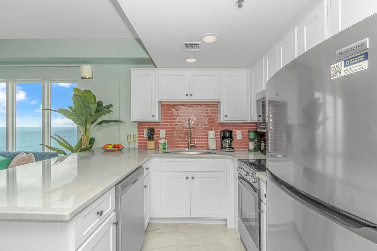 Luxurious Oceanfront Queen - Fully Renovated! Palace 1203