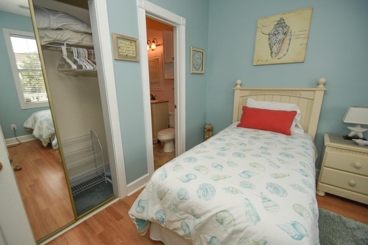 Apartment 4673 Wild Iris Dr 203 *