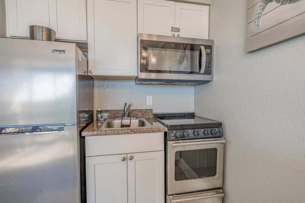 Beautiful Ocean Views, On 15th Floor!