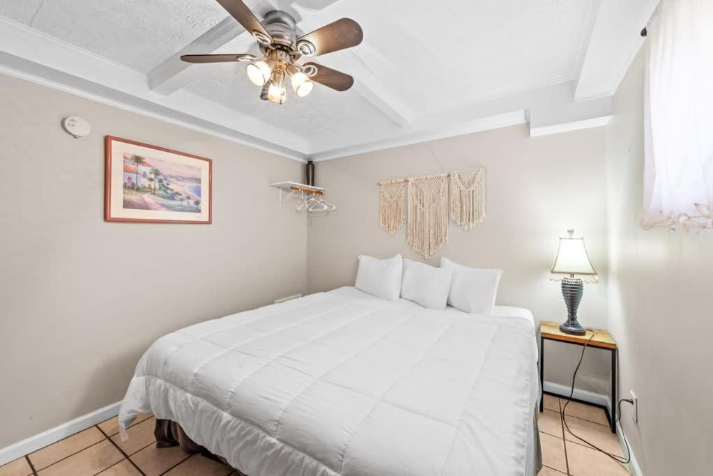 1br With Pool Parking Pets Next To Beach 6