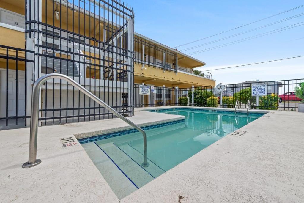 Apartment 1br With Pool Parking Pets Next To Beach 6 *
