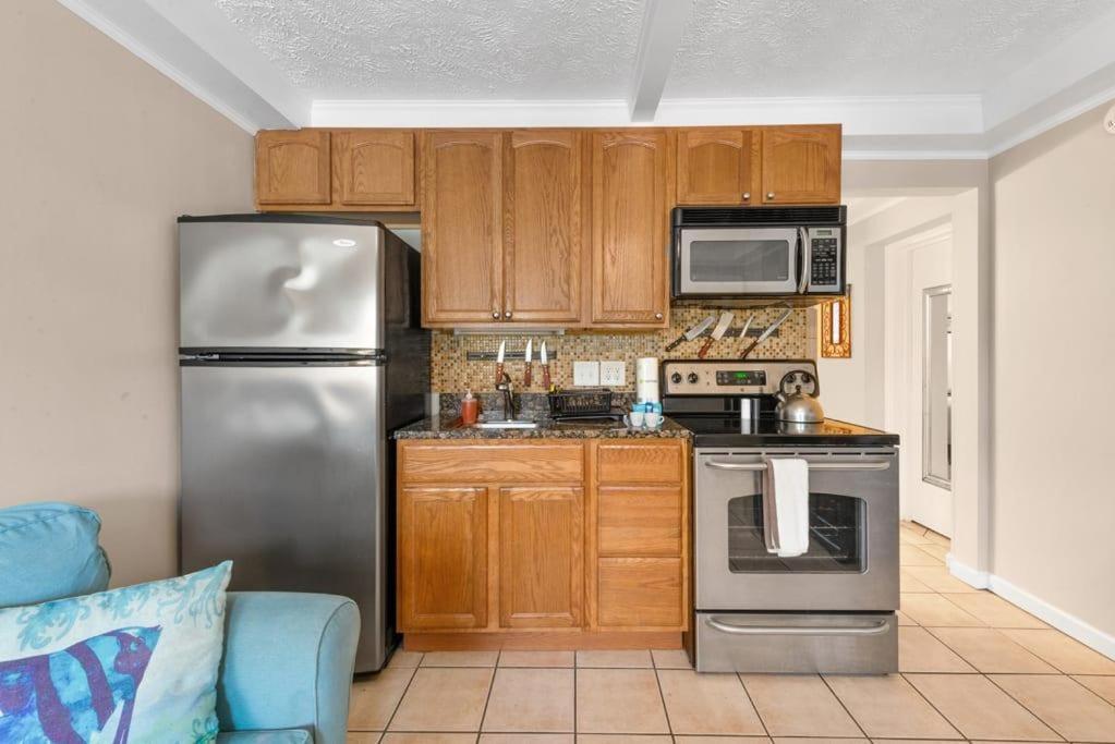 1br With Pool Parking Pets Next To Beach 6