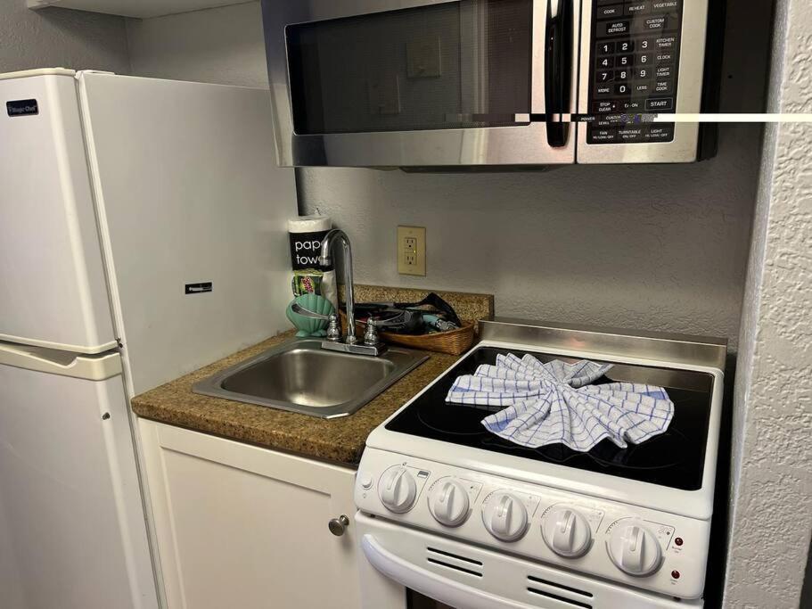 Sandcastle Resort: 3rd Floor Beach Front W/ Kitchenette Apartment Myrtle Beach