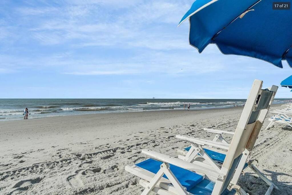 Sandcastle Resort: 3rd Floor Beach Front W/ Kitchenette Apartment *