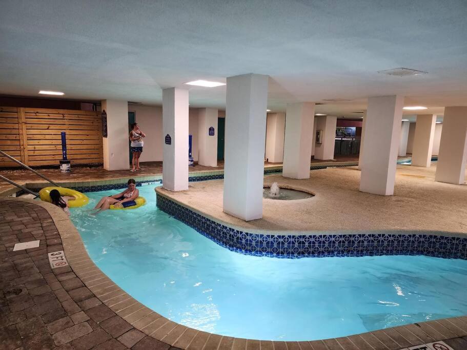 Apartment Sandcastle Resort: 3rd Floor Beach Front W/ Kitchenette