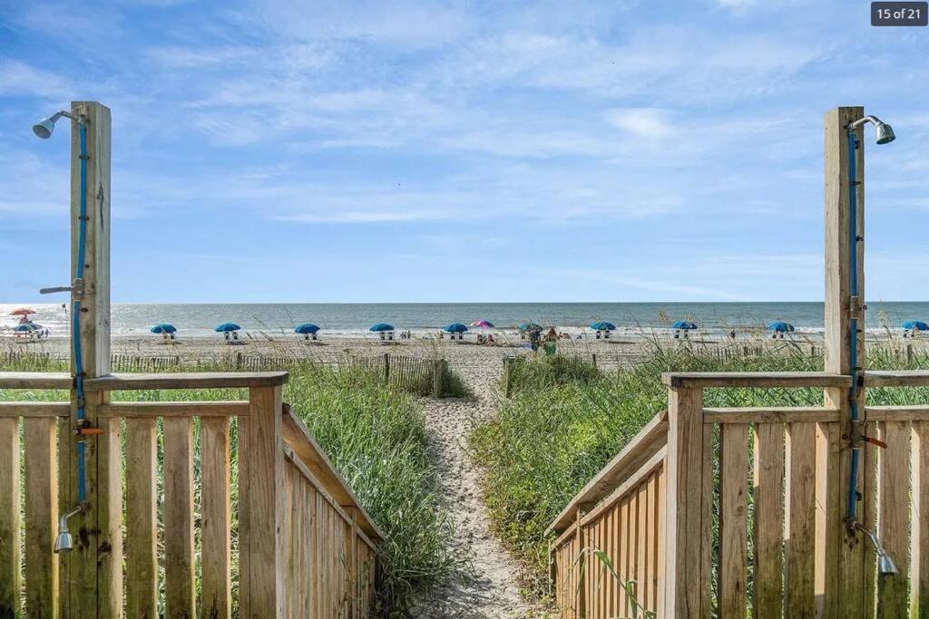 Sandcastle Resort: 3rd Floor Beach Front W/ Kitchenette Apartment