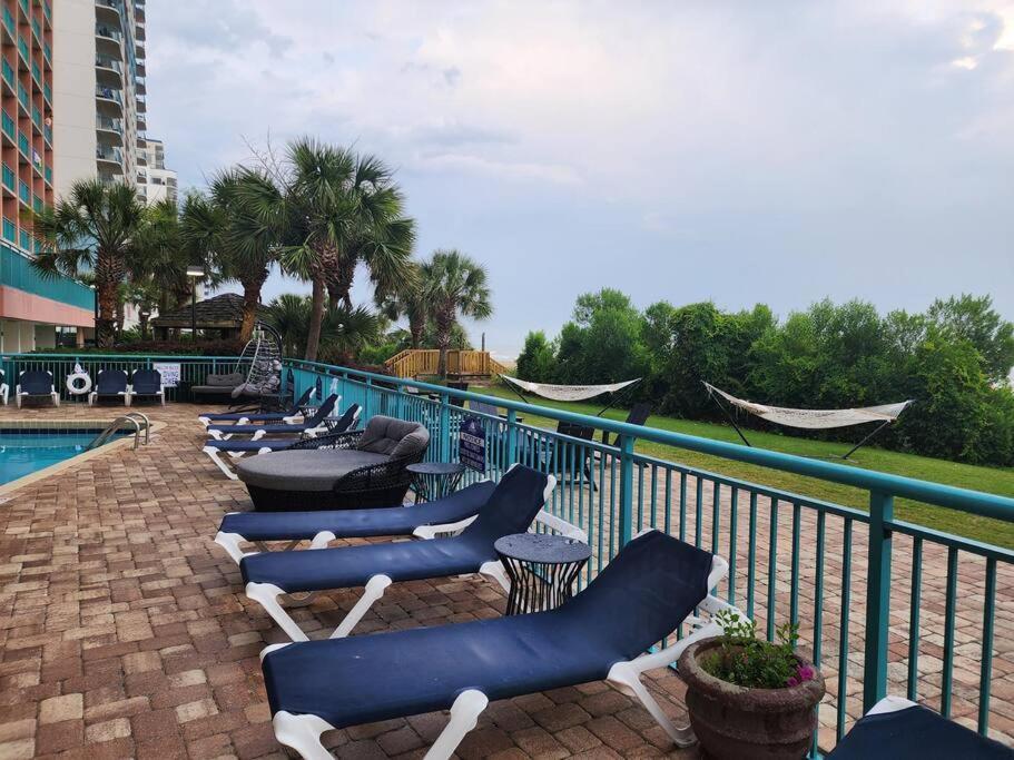 Apartment Sandcastle Resort: 3rd Floor Beach Front W/ Kitchenette *