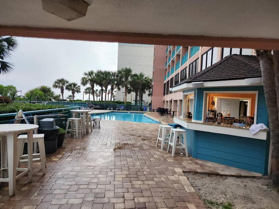 Sandcastle Resort: 3rd Floor Beach Front W/ Kitchenette Apartment *