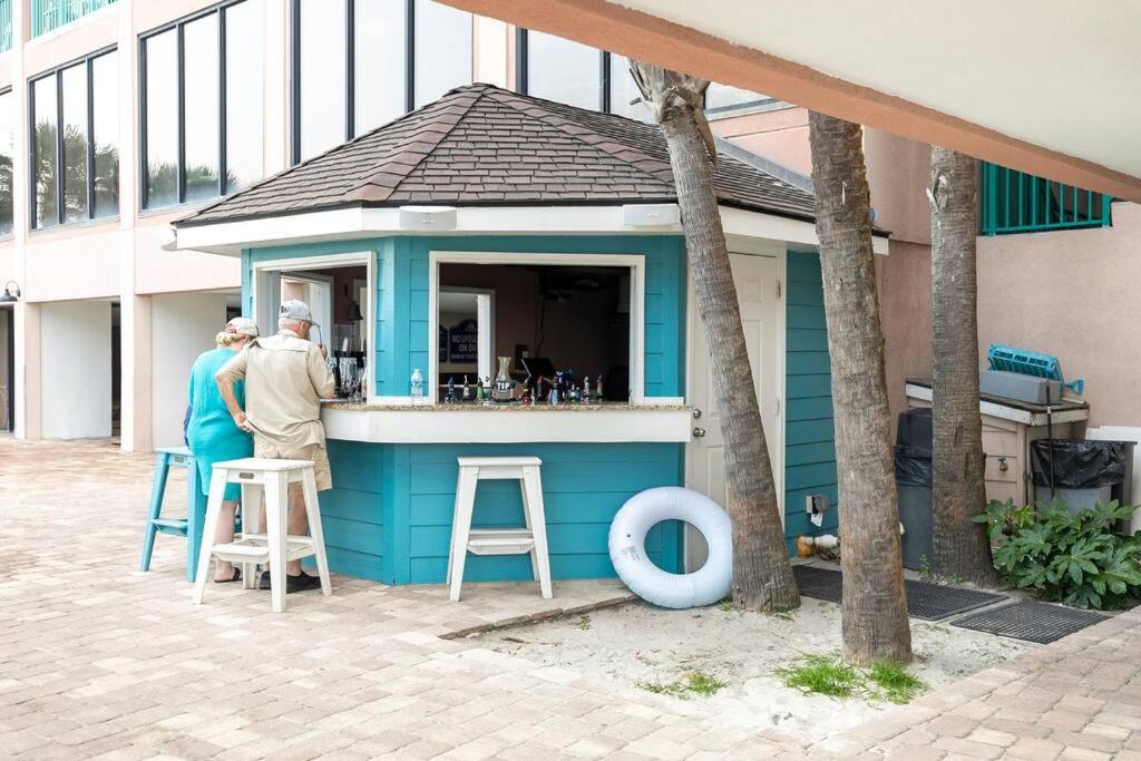 Sandcastle Resort: 3rd Floor Beach Front W/ Kitchenette *