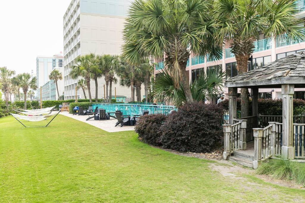 Sandcastle Resort: 3rd Floor Beach Front W/ Kitchenette Apartment *