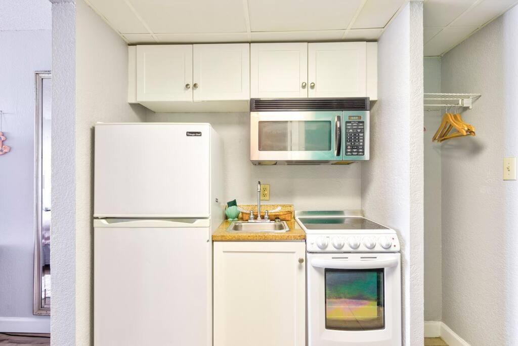Apartment Sandcastle Resort: 3rd Floor Beach Front W/ Kitchenette *
