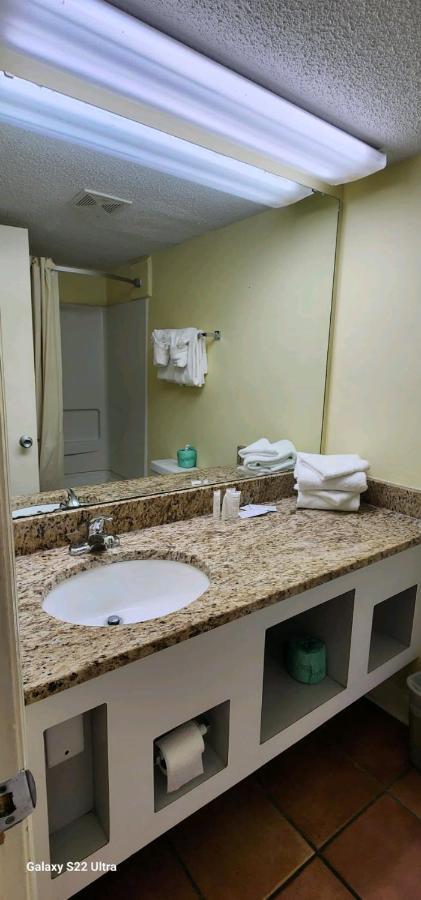 Oceanfront Efficiency T609 Apartment