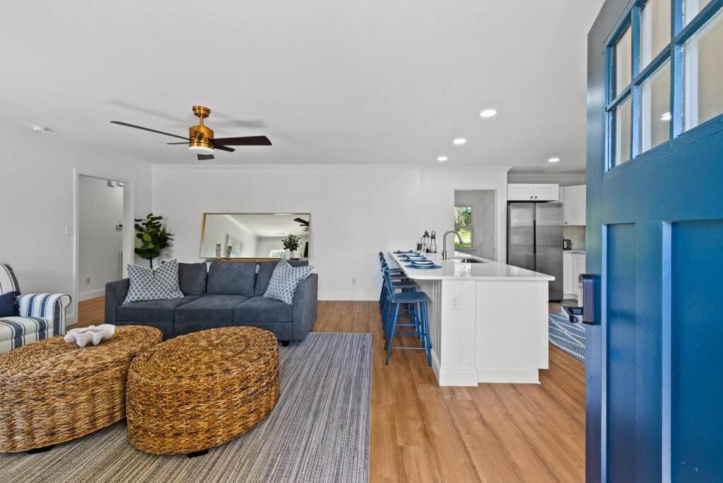 Cheerful 4 Bedroom 1 Block From The Beach! Myrtle Beach