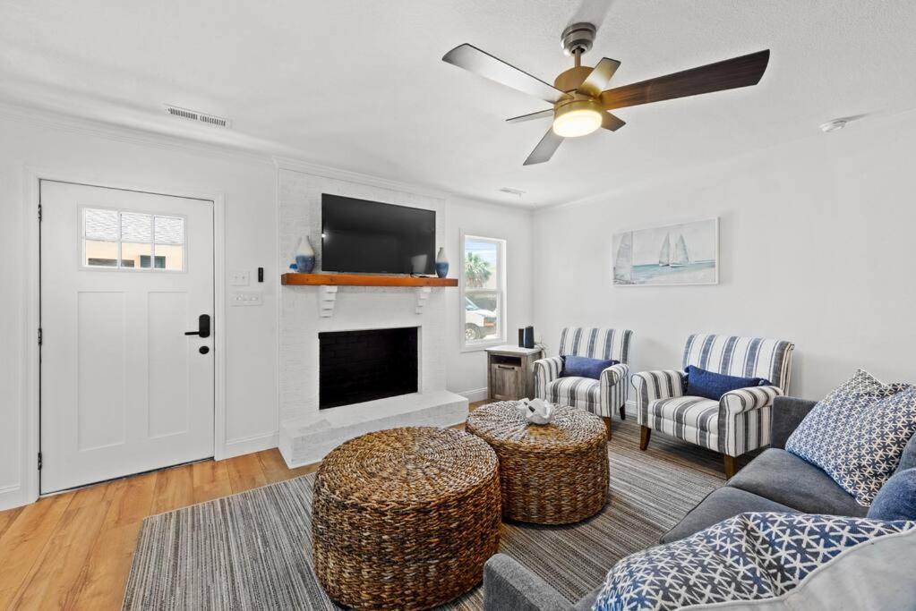 Holiday home Cheerful 4 Bedroom 1 Block From The Beach! Myrtle Beach