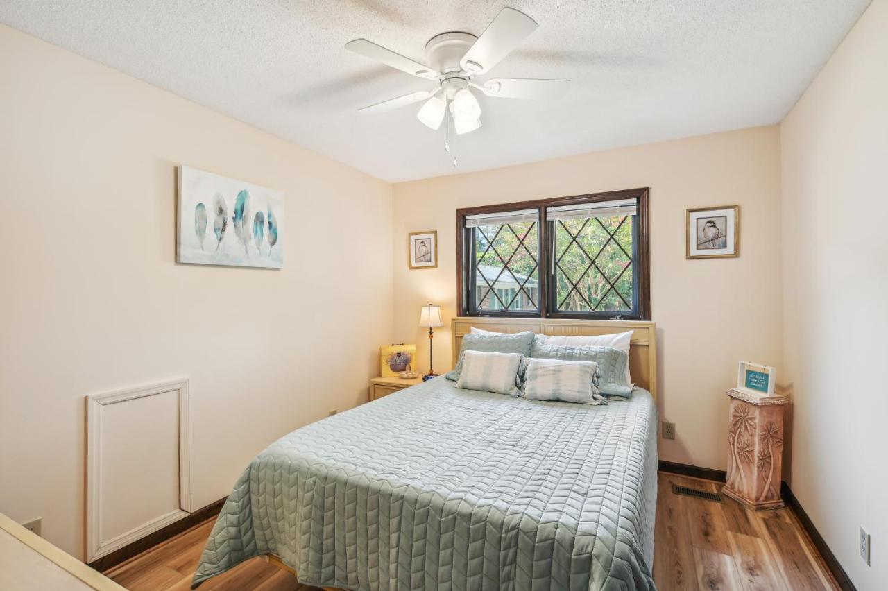 Myrtle Less Than 1 Mi To Arrowhead Country Club Holiday home *