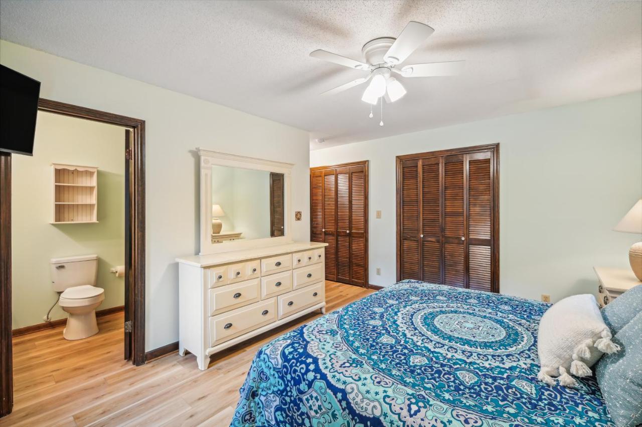 Myrtle Less Than 1 Mi To Arrowhead Country Club Holiday home *