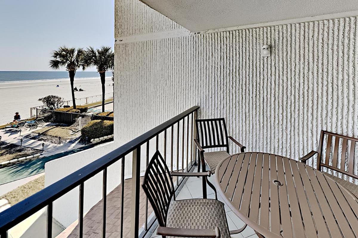 Dream Vacation: Oceanfront Tennis Courts