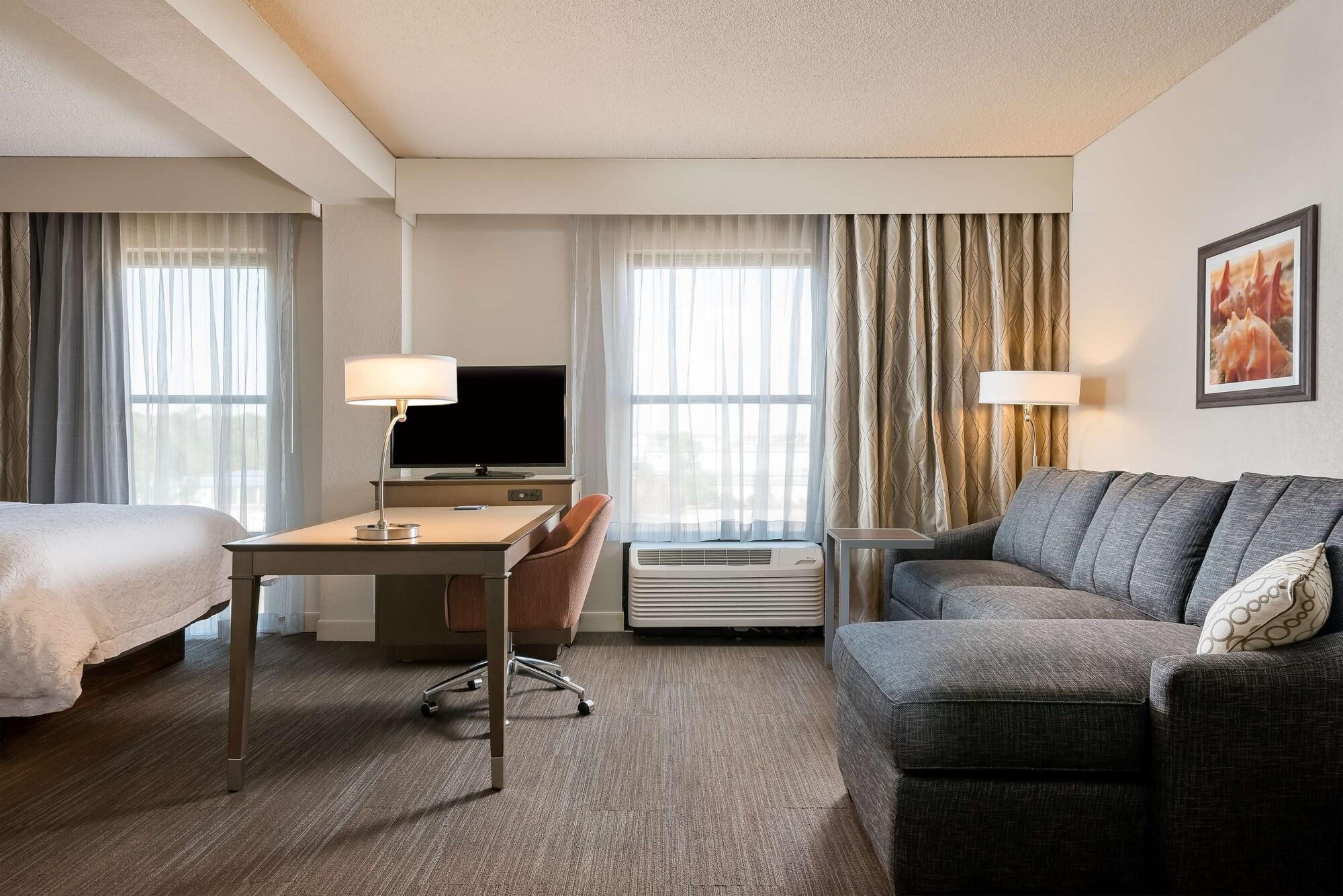 Hampton Myrtle West Hotel