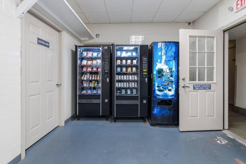 Palms - Oceanfront Renovated King Bed Sauna Apartment