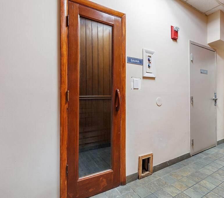 Apartment Palms - Oceanfront Renovated King Bed Sauna Myrtle Beach