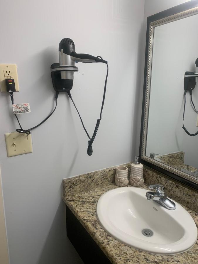 Upgraded At Landmark ! 17 Pools, Lazy Rivers, Jacuzzis! 814 Hotel