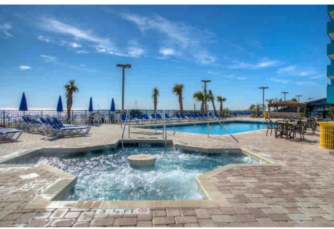 Upgraded At Landmark ! 17 Pools, Lazy Rivers, Jacuzzis! 814