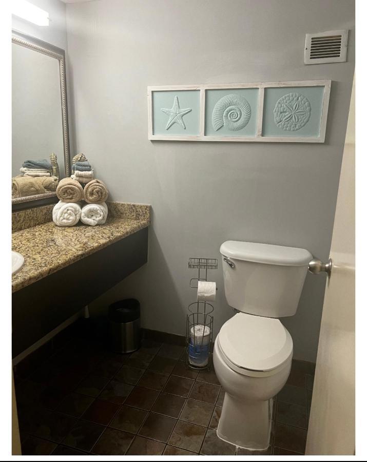 Upgraded At Landmark ! 17 Pools, Lazy Rivers, Jacuzzis! 814 Myrtle Beach