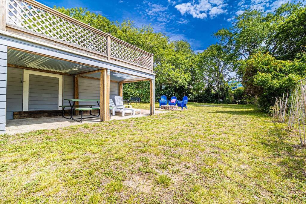 Gorgeous Centrally Located Ocean View 2 King, Huge Private Yard & Deck, Firepit, Bbq, & Game Tables Holiday home Myrtle Beach