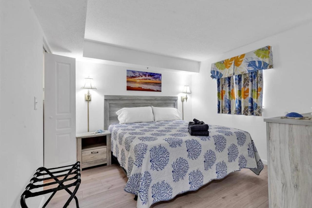 Beachfront, Spacious King With Access, Free Parking! Myrtle Beach