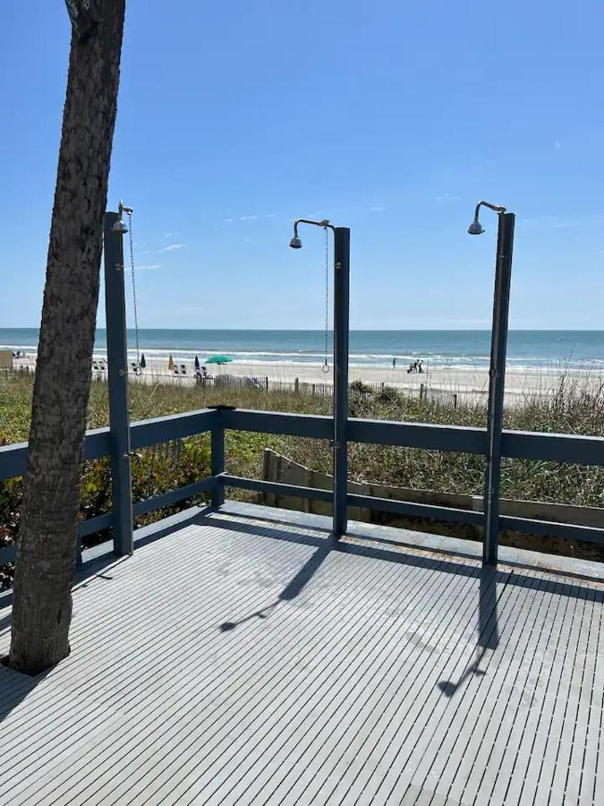 Beachfront, Spacious King With Access, Free Parking!