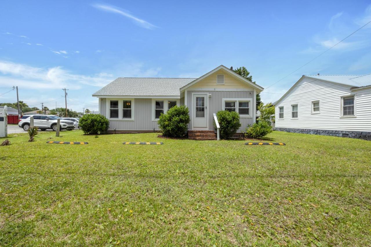 Beachy Keen, North Myrtle Single-family House, 150 Feet To Ocean! Pets Welcome! * Myrtle Beach