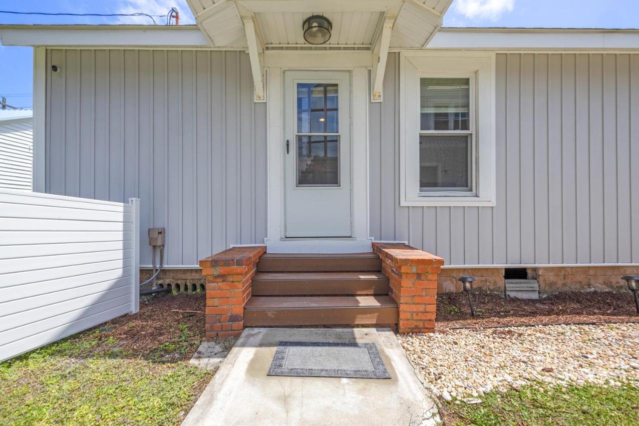 Beachy Keen, North Myrtle Single-family House, 150 Feet To Ocean! Pets Welcome! *