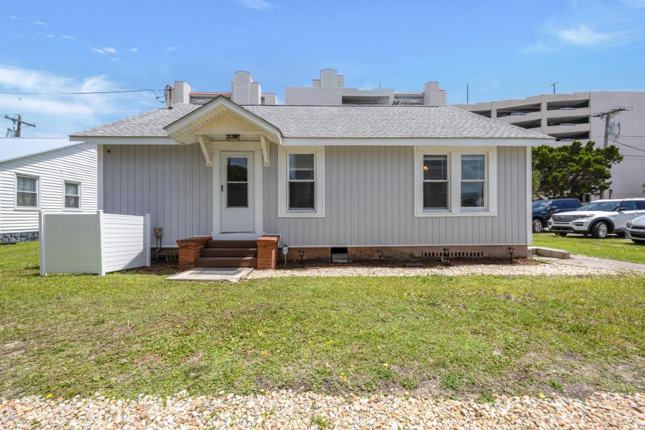 Beachy Keen, North Myrtle Single-family House, 150 Feet To Ocean! Pets Welcome! Myrtle Beach